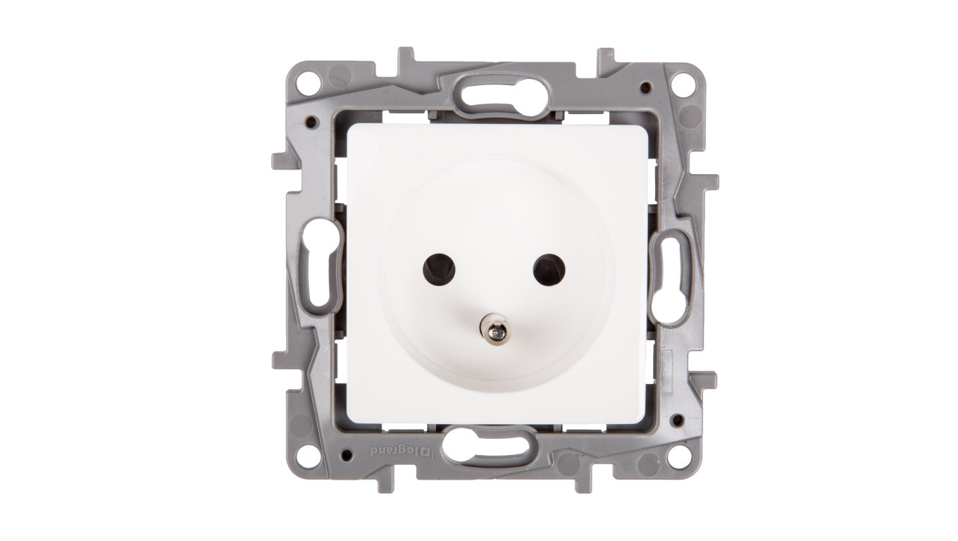 NILOE Single socket w / u 16A IP20 with shutters white 664536 /T2UK