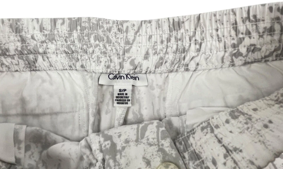Pantalones cortos para mujer Calvin Klein blancos, grises S Foto 3 de 3