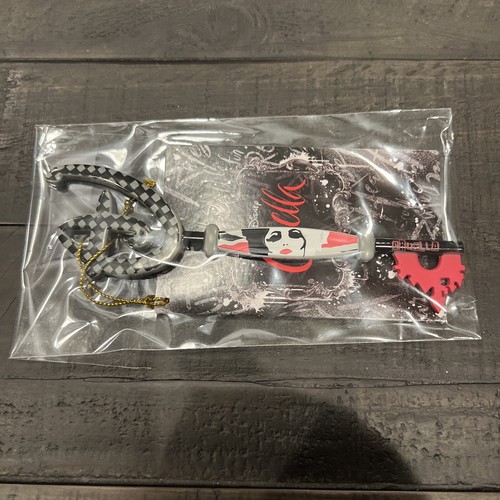 Llave coleccionable Emma Stone en vivo de la película Cruella exclusiva de Disney Store 2021 NUEVA