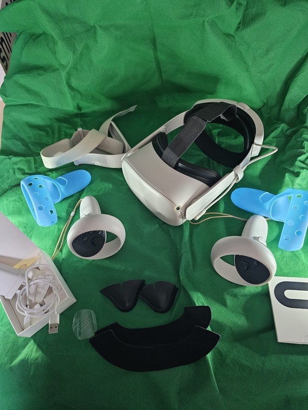 Meta Quest 2 [XX]GB VR Headset Bundle White Boxed With Battery Strap & Extras