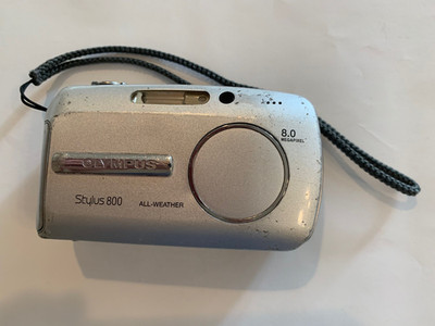 Olympus Stylus 800 8MP Digital Camera + Charger + USB Cable *FOR PARTS OR REPAIR