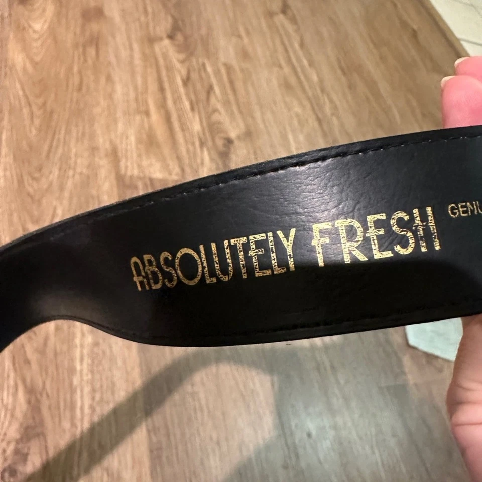 Absolutely fresh vintage velvet and leather bonded belt with pearl buckle medium - Image 4 of 4