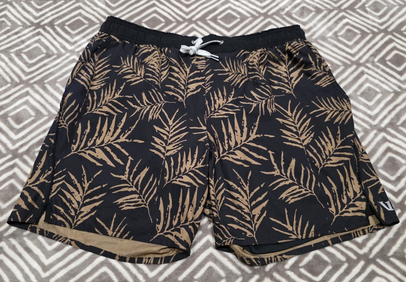 Vuori Shorts Mens Large Black Trail Lined Running Athletic Leaf Drawstring V341