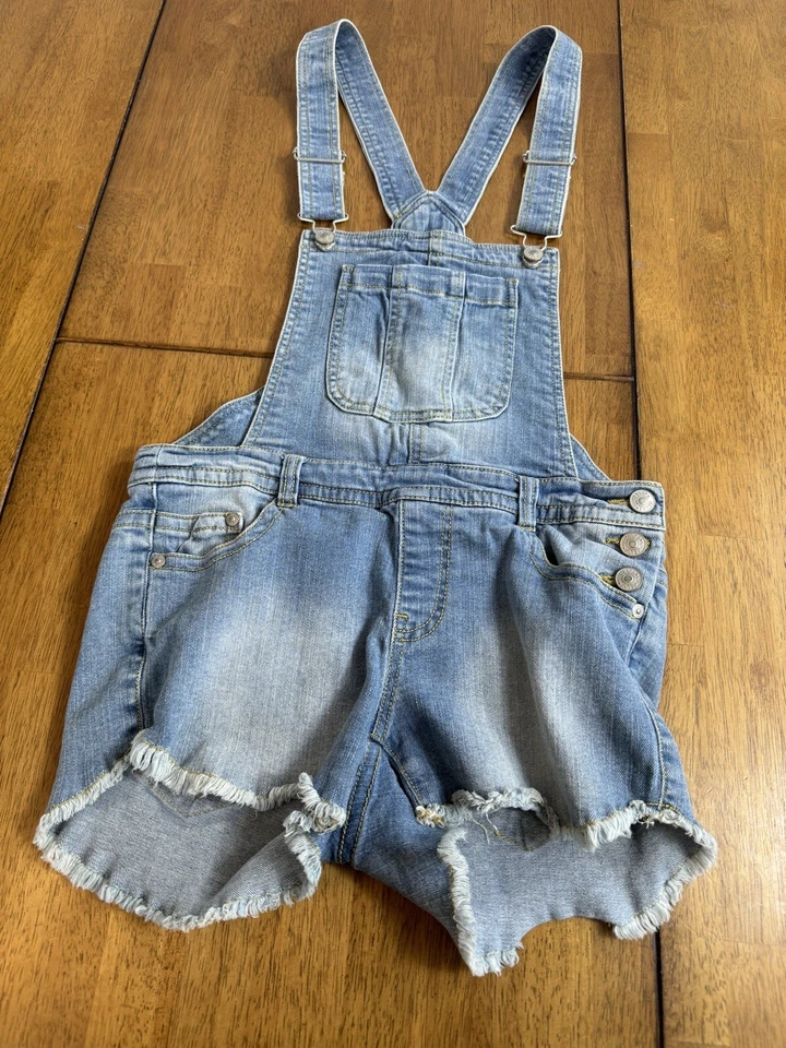 Pantalones cortos con tirantes Delias Denim para mujer talla pequeña Foto 2 de 4