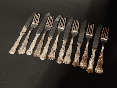 VINTAGE SET 12 POSATE ARGENTATE IN STILE ROCAILLE CON DECORO A CONCHIGLIA - 第 1/10 張圖片