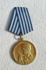 Medaille JUGOSLAWIEN VOLKSREPUBLIK TAPFERKEITSMEDAILLE am BAND mit SPANGE&nbsp;!