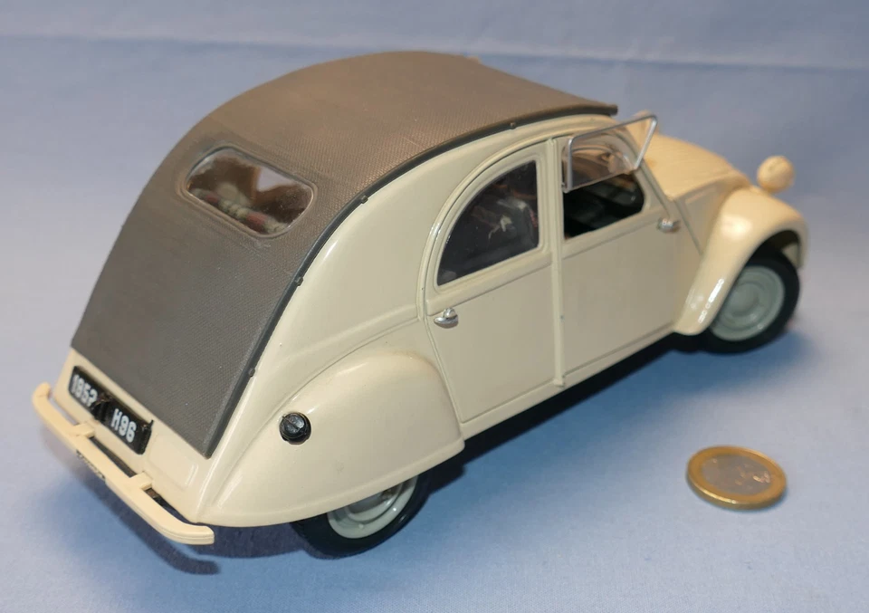 Maisto 1/18 : Citroën 2cv de 1952 (Toit fermé - Beige/Jaune - Sièges ecossais) - Photo 4/4