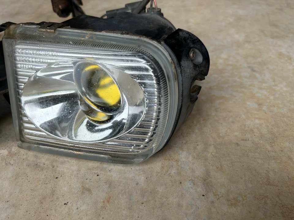 Par de luces antiniebla derecha Zenki 95-96 Nissan 240sx S14 SE OEM LH con daños en el soporte Foto 3 de 4