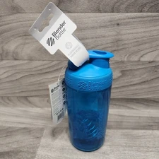 BLENDER BOTTLE 20 OZ SPORT MIXER TRITWAN SLEEK WITH CLIP Blue