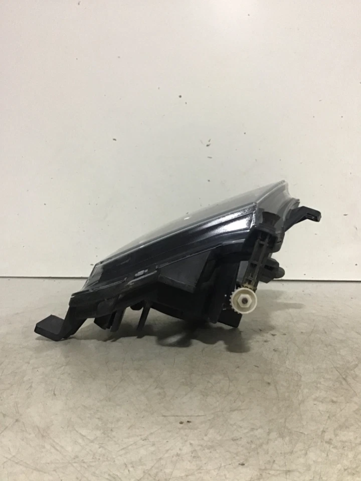 2015 2016 2017 2018 VOLKSWAGEN JETTA RH PASSENGER FOG LIGHT OEM A19R 16610 Foto 3 de 4