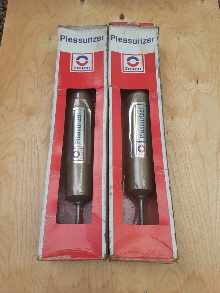 Par de amortiguadores traseros Delco Pleasurizer P1038 para Cadillac N.O.S. 1961-64 Foto 2 de 3