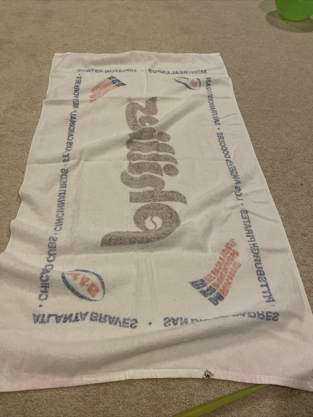 RARE Vtg Giveaway Phillies Philadelphia Souvenir Beach Towel MAB Paint RARE Vtg Giveaway Phillies Philadelphia Souvenir Beach Towel MAB Paint