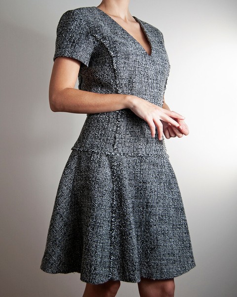 MICHAEL KORS Size US 4 Black white tweed dress frayed hem V neck skater skirt