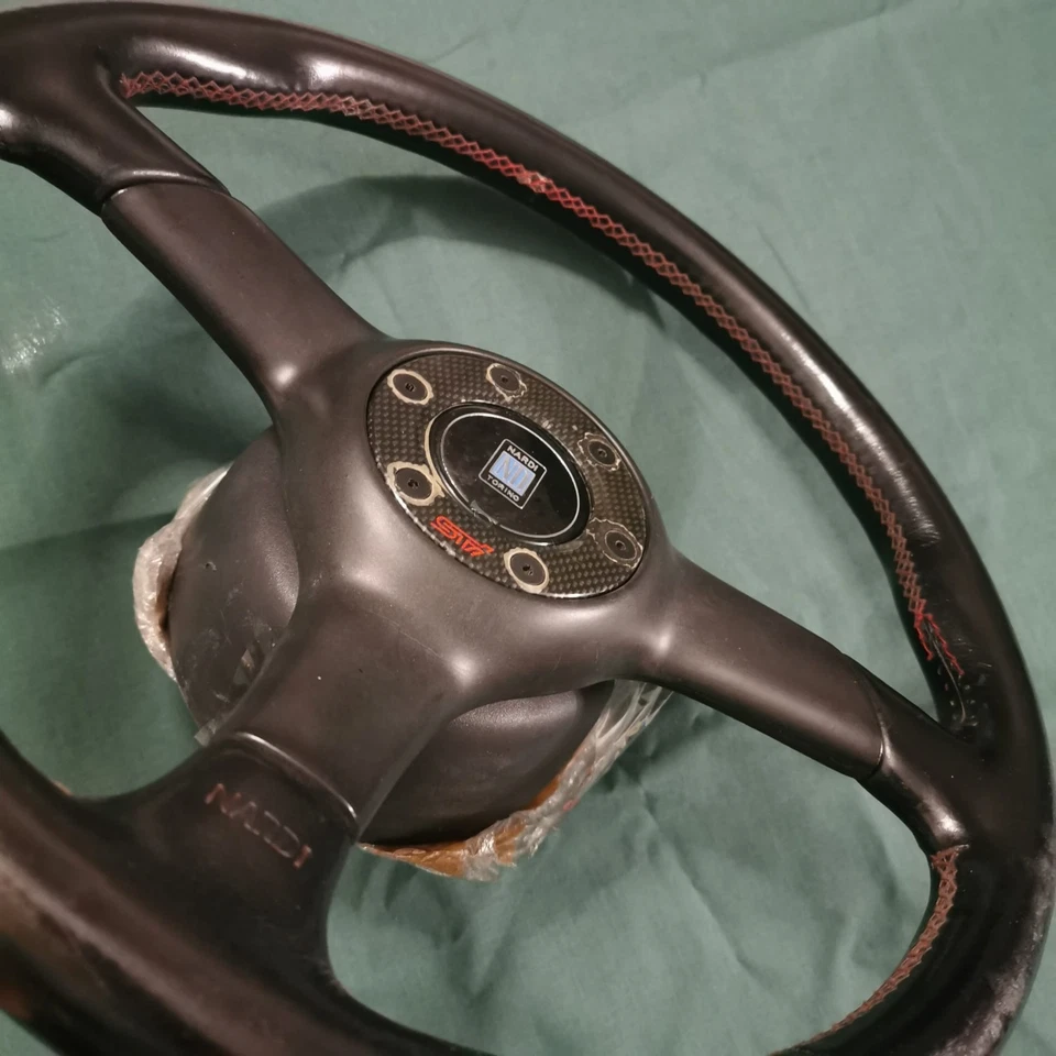 Volante Subaru Impreza STI Versión 1 Nardi GC8 Original OEM Jdm Foto 4 de 4