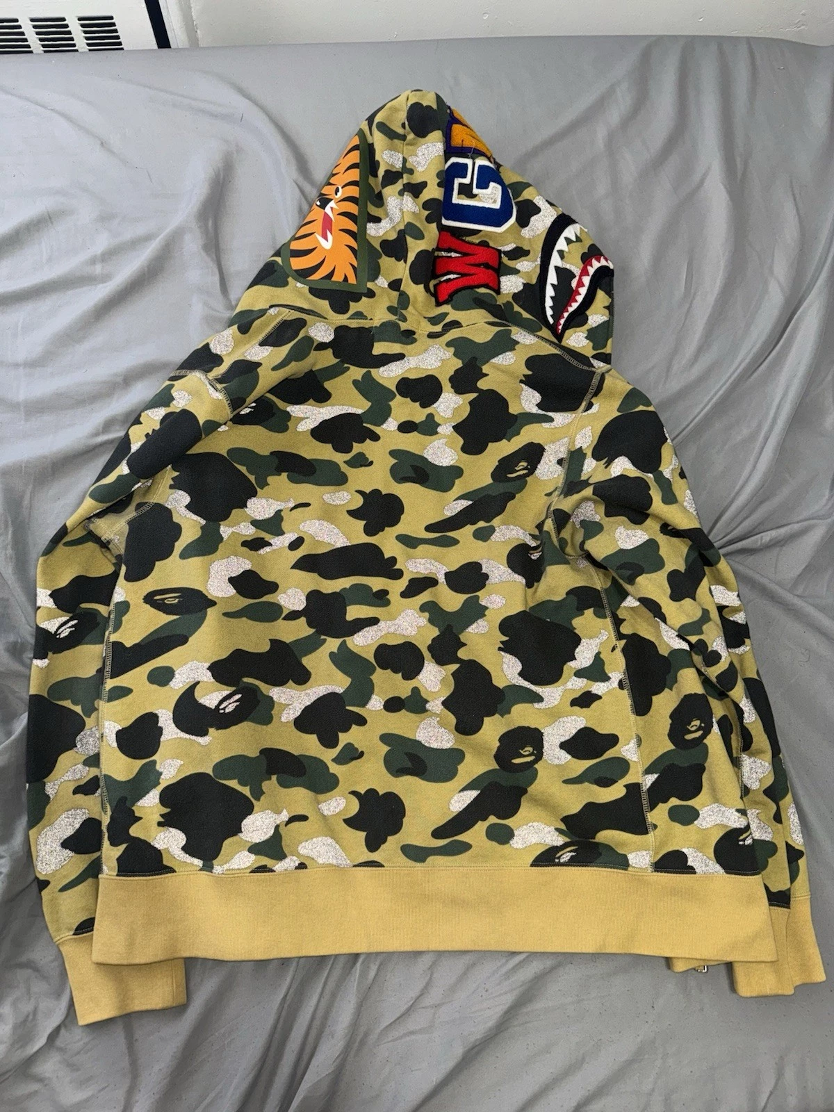A BATHING APE (BAPE) RARA felpa con cappuccio 3M Bape A Bathing Ape full zip squalo gialla mimetica taglia XL