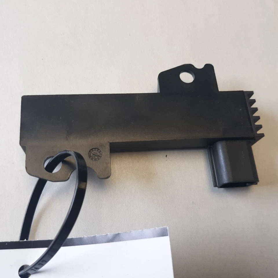 Módulo de antena de entrada sin llave Ford Taurus {DS7T-15K603-AA} 2019 2018 2017 2016  Foto 2 de 4