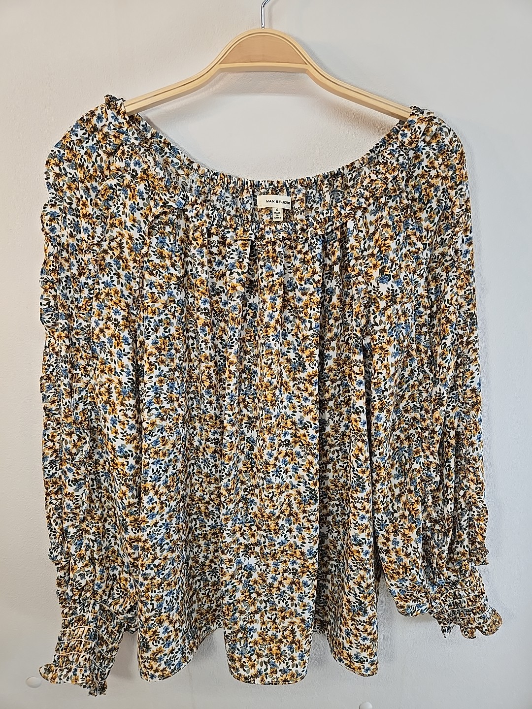 Max Studio Woman's Floral Blouse Top Size Small Long Sleeve Boho Ruffle Details