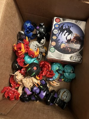 LOT Of 29 Bakugan Battle Brawlers Figures + 100 Cards Total + 6/7 Dragnoid