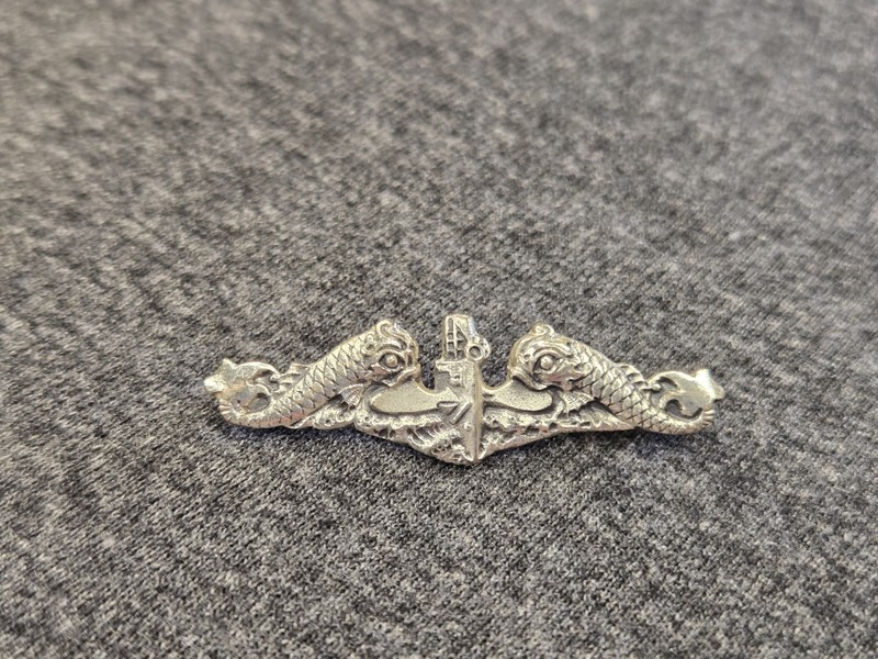 Vintage US Navy submarine dolphins pin Balfour solid back sterling silver 