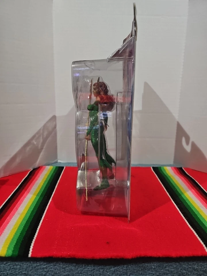 Brightest Day Mera DC Direct Series 2 Collector Action Figure DC Comics (New) - Image 4 of 4