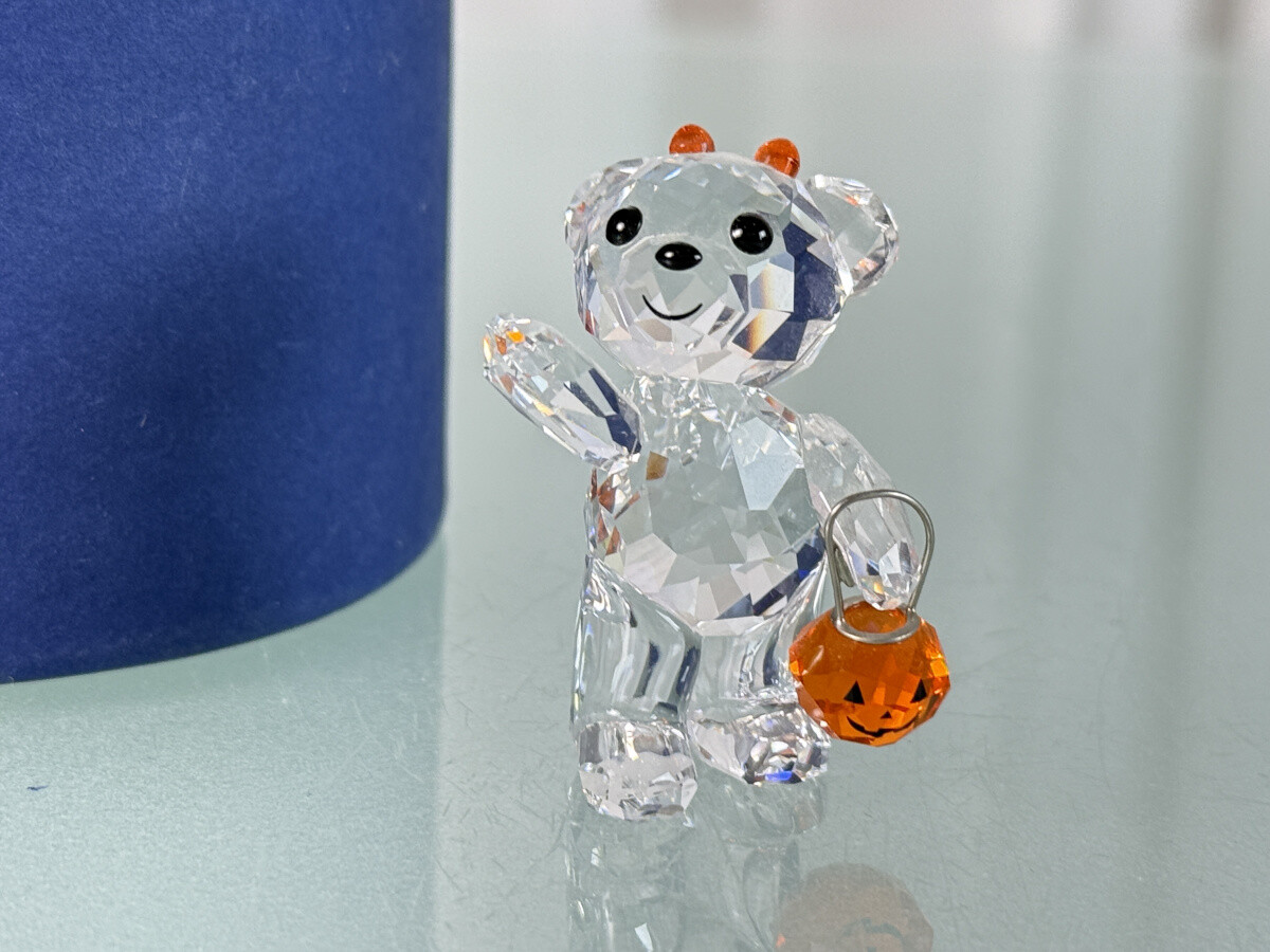 SWAROVSKI - スワロフスキー SWAROVSKI クリスベア ハロウィン オブジェ 置物 1096026 クリア くま かぼちゃ【中古】 Swarovski Figur 1096026 Kris Bär Halloween 4,1 cm mit Dose