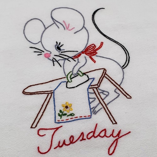 Vintage Dish Tea Towels Mouse Hand Embroidered Cottage Farmhouse Week Set 7 - Picture 4 of 11