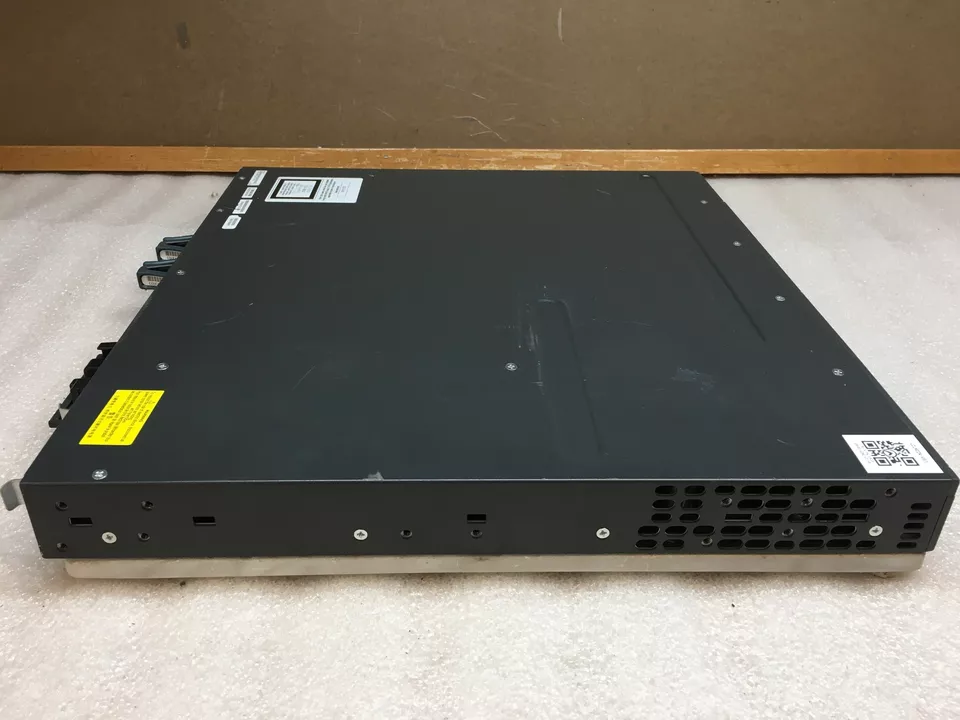 Conmutador Ethernet de 24 puertos Cisco Catalyst serie 3560-X WS-C3560X-24T-S V02 Foto 4 de 4