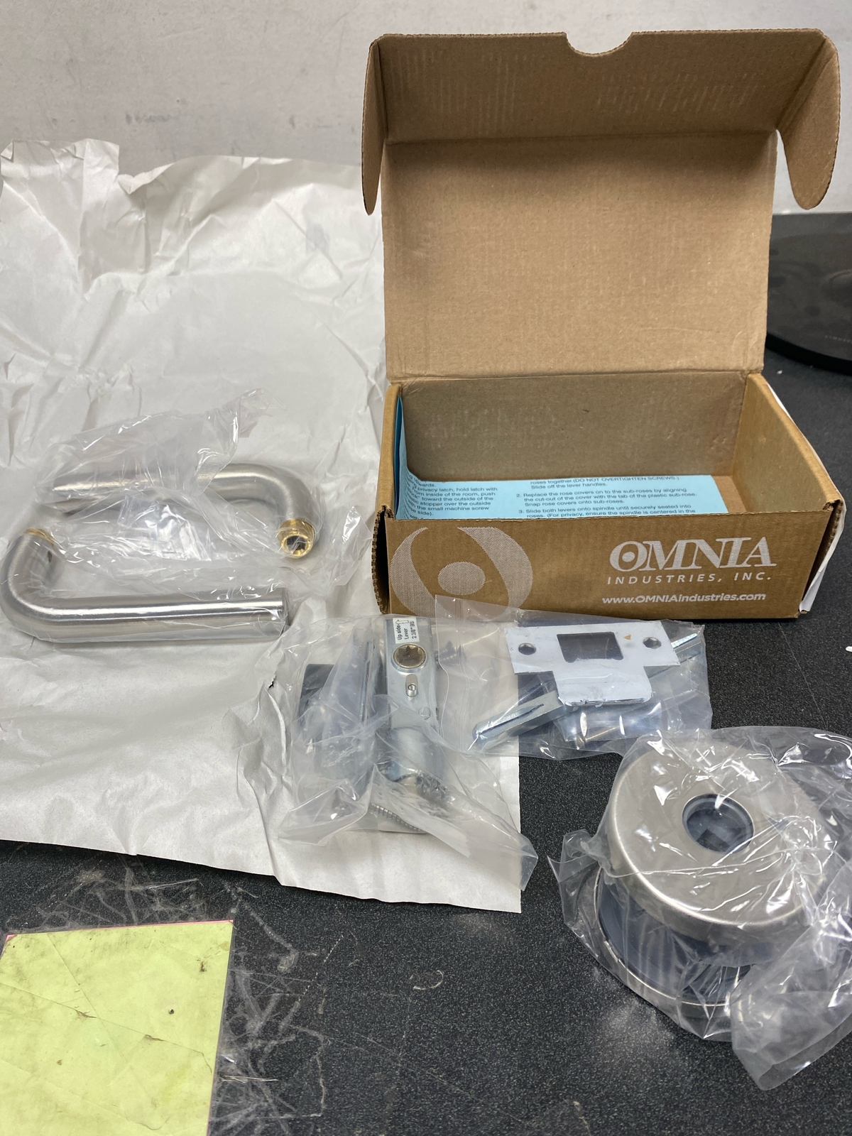 Omnia Privacy Door Lever Set 12/38T.PR32D, Satin Stainless 12 Handle & Round Ros-image