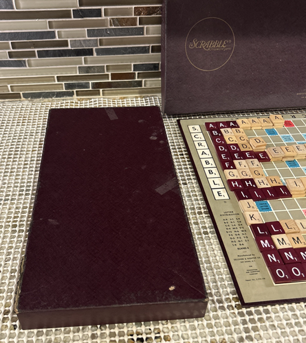 Scrabble Game SelRight 1965-70 Burgundy and Natural 140 Tiles No Racks - Picture 5 of 8