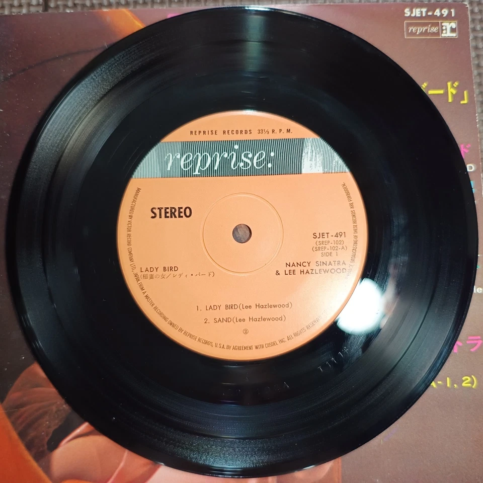 NANCY SINATRA-LIGHTNING'S GIRL/LADY BIRD SJET-491 JAPAN ORIGINAL ISSUE 7"EP - Image 3 of 4