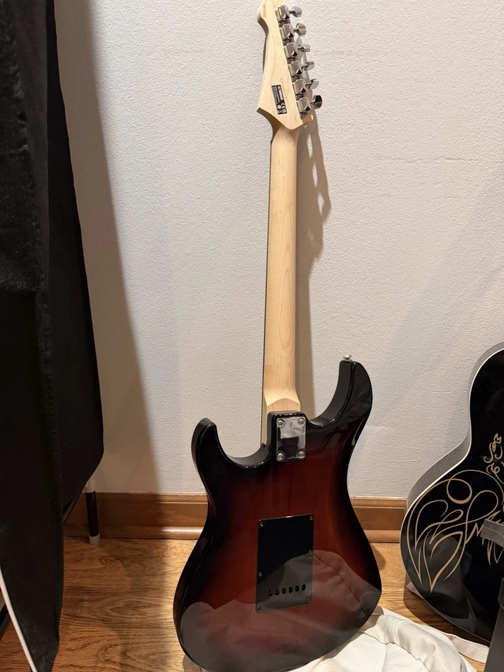 Yamaha Pacifica Electric Guitar And AMP - Image 2 of 3