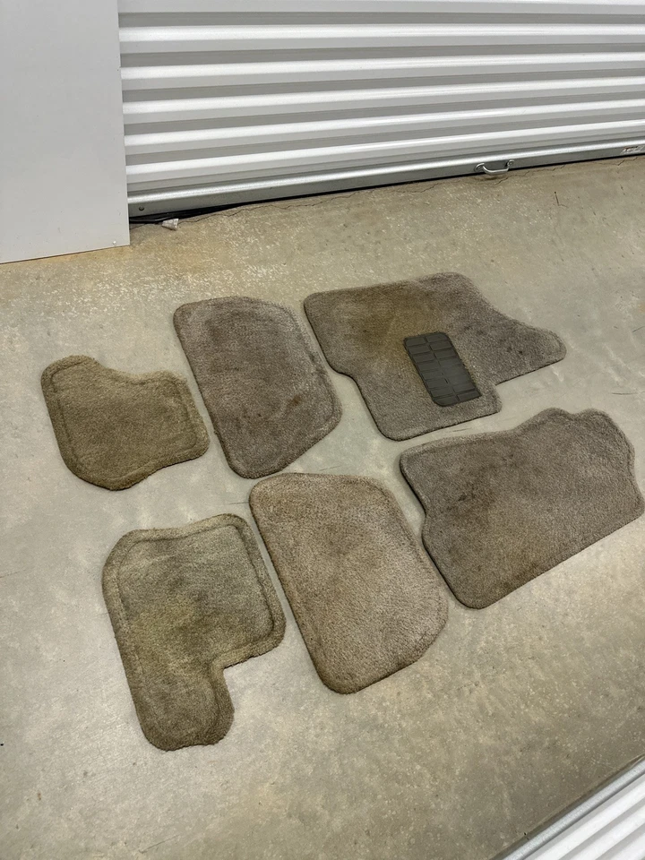 Alfombrilla OEM GM Suburban Tahoe Escalade ESV Yukon XL 1999-2013 Sierra Silverado Foto 3 de 4