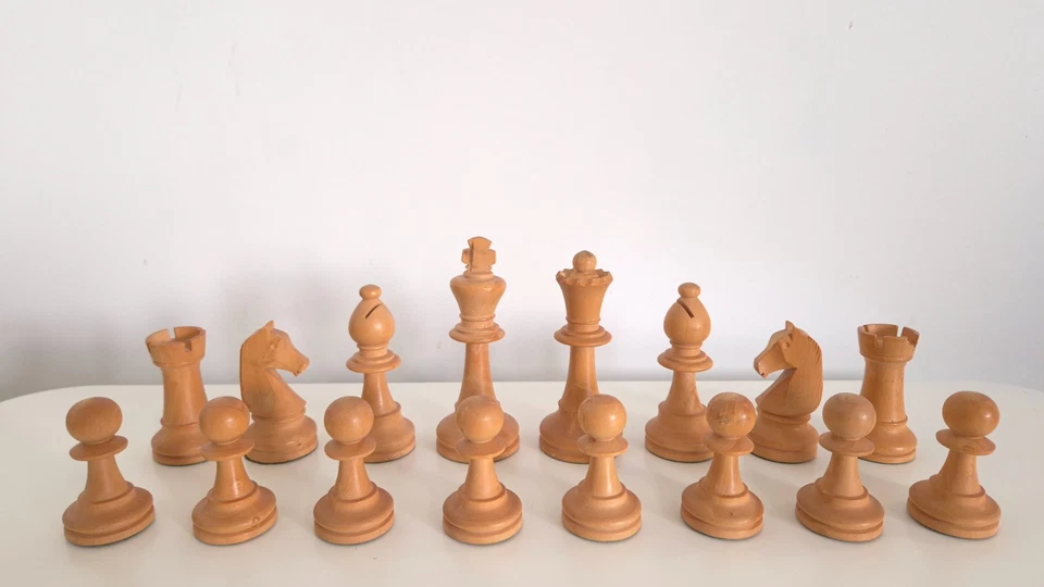 Chavet XL chess pieces - Size 8 - Felted and weighted - Photo 3/4