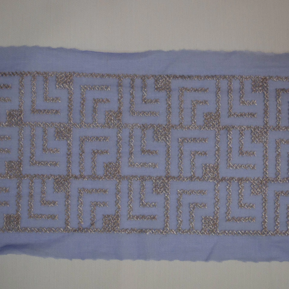 Tissu dentelle de luxe 16 cm de large bleu et ancien tulle brodé doré By theYd - Photo 3/4