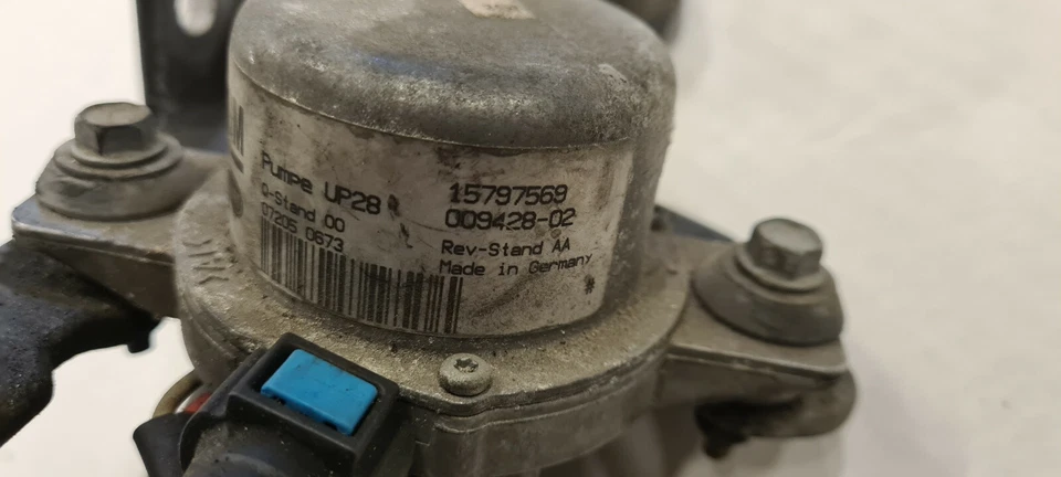 Bomba de vácuo de freio auxiliar Cadillac CTS 2008-11 FABRICANTE DE EQUIPAMENTO ORIGINAL 15797569  - Imagem 3 de 4