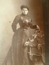 Foto antigua Victoria Arbell Bushnell foto victoriana silla de vestir finales de 1800 CA
