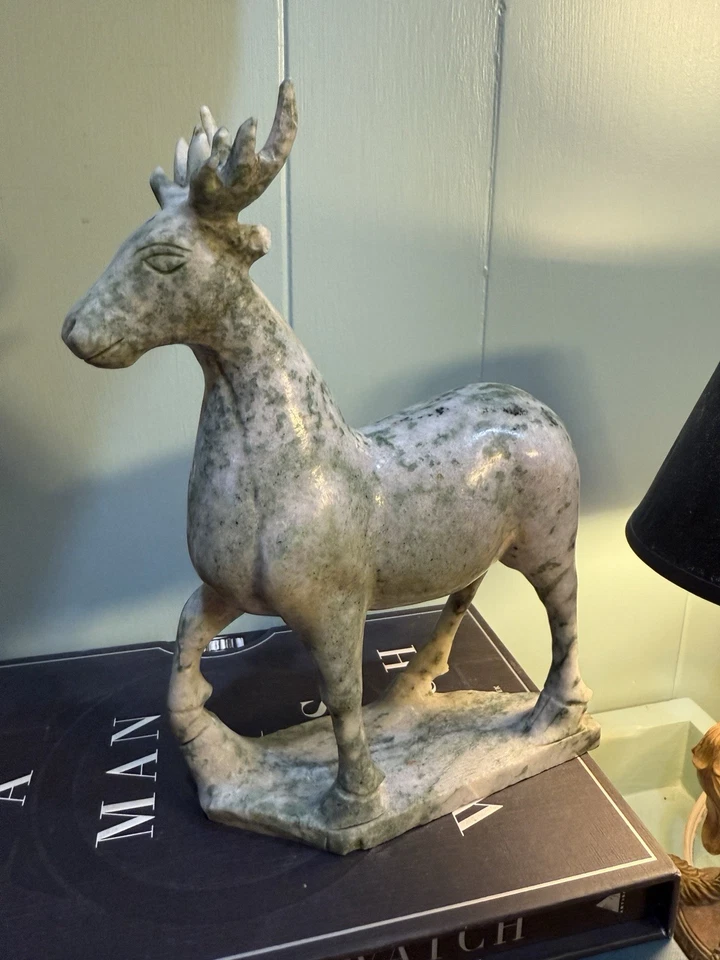 Antigua figura de ciervo de piedra dura de exportación china tallada en piedra verde 1920 Foto 4 de 4