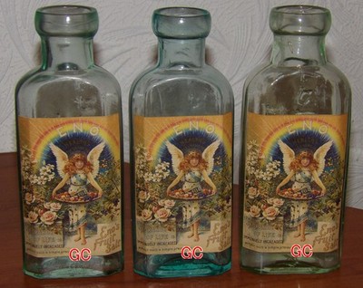 TRIO VON ENO`S OBST SALZ AQUA GLASFLASCHEN MIT EINEM SCHÖNEN JUGENDSTIL ENGEL ETIKETT