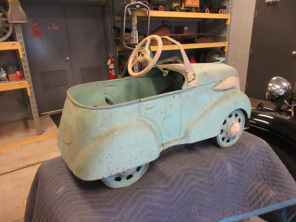 COCHE A PEDALES GENDRON *Jugado con Survivor* Niño Antiguo Repintado Alrededor de finales de 1930 Foto 3 de 4