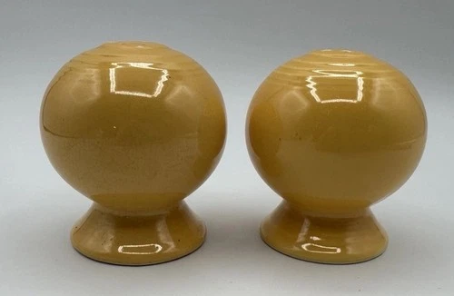 Homer Laughlin Fiesta Ware Vintage Yellow Salt Pepper Shaker Kitchen Dining