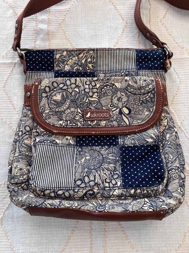 Sakroots Crossbody Bag Navy Blue Boho Artist Circle Floral Cottagecore Purse - Image 3 of 4