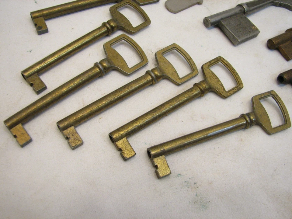 13 llaves de puerta esqueleto en blanco cerradura de latón temprano barril joyería Steampunk muebles Foto 3 de 4