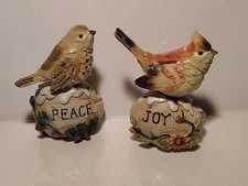 2 TJs Christmas Collection Glitter Resin Bird On Rock Peace & Joy 4.75" Cardinal