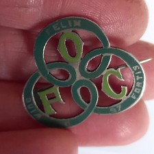 CHARMING, SOLID SILVER & ENAMEL CLETIC STYLE BROOCH, 'FELIX FORTIS QUIA'
