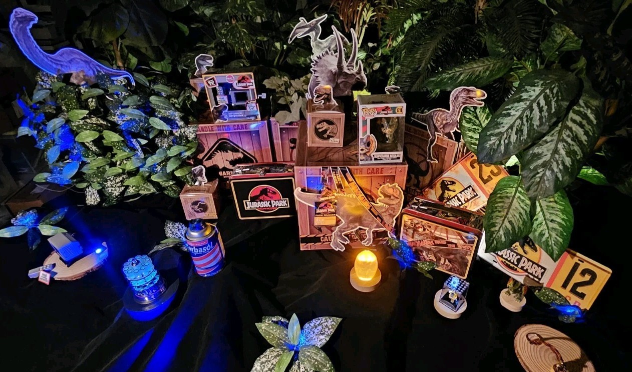 Jurassic Park Movie ULTIMATE Fan Collectible Gift Set Memora