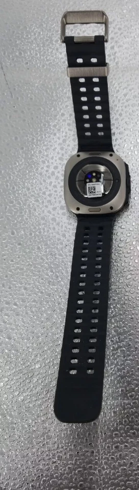 Samsung - Galaxy Watch ULTRA - GPS + LTE - 47mm - Titanium Silver w/ Black Band - Image 4 of 4