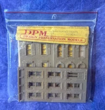 DPM Design Preservation Models HO Scale Twnhse Flats 3 Fronts #114 Sealed
