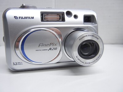 Fuji Film Camera FinePix A210 3.2 MP 3x optical 3.2x digital No XD Card
