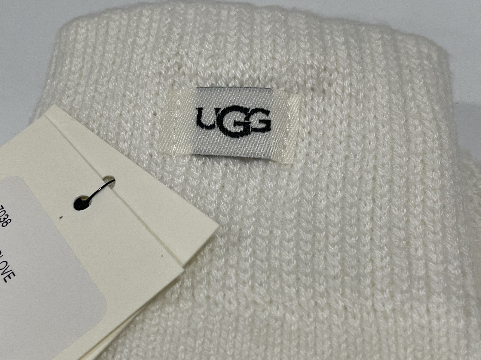 UGG Touchscreen Compatible Knit Gloves Ivory One Size NWT