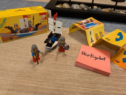 Lego Castle 6017 King's Oarsmen  100%  w/ 1 Broken Sail. instructions and box